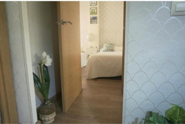 Romantic Apartment With Free Parking Sevilla Exterior foto