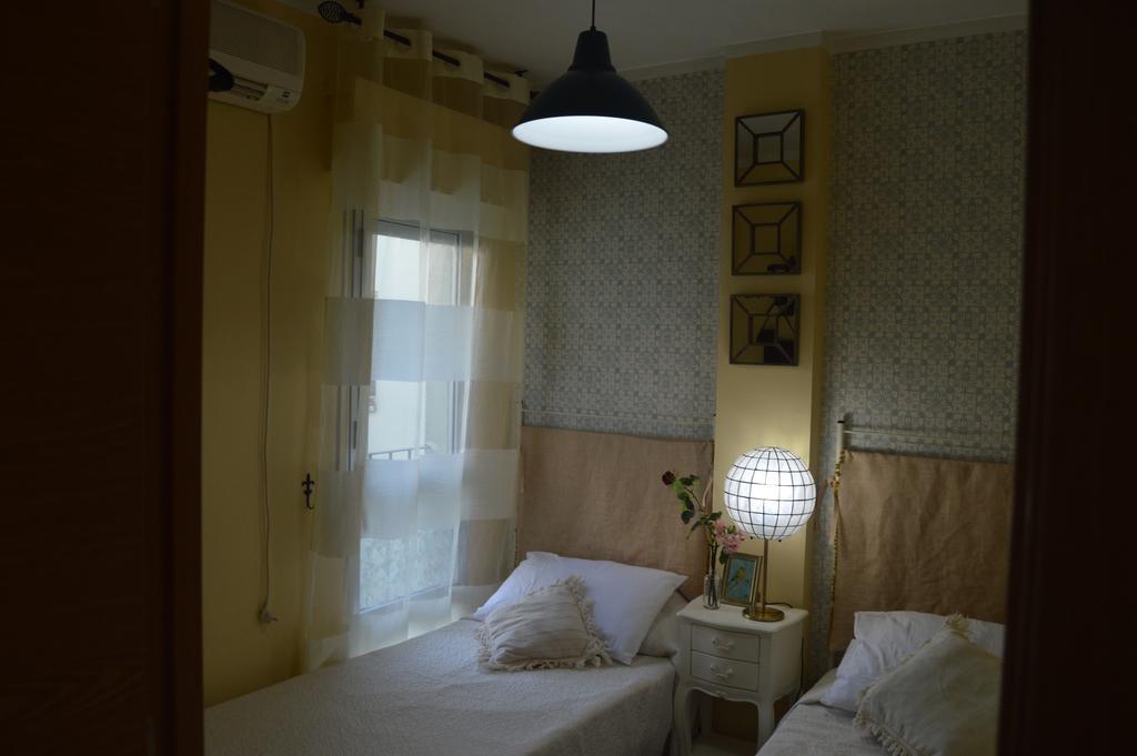 Romantic Apartment With Free Parking Sevilla Exterior foto