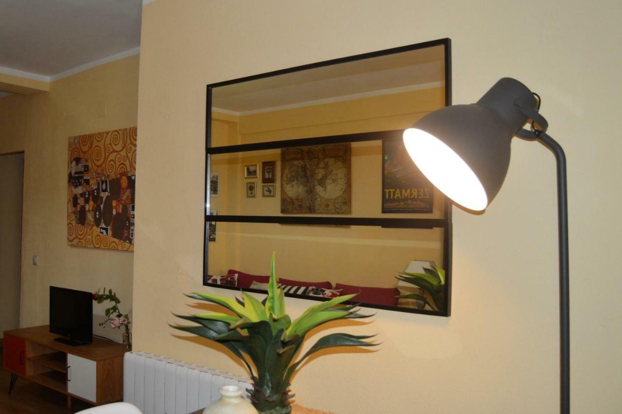 Romantic Apartment With Free Parking Sevilla Exterior foto