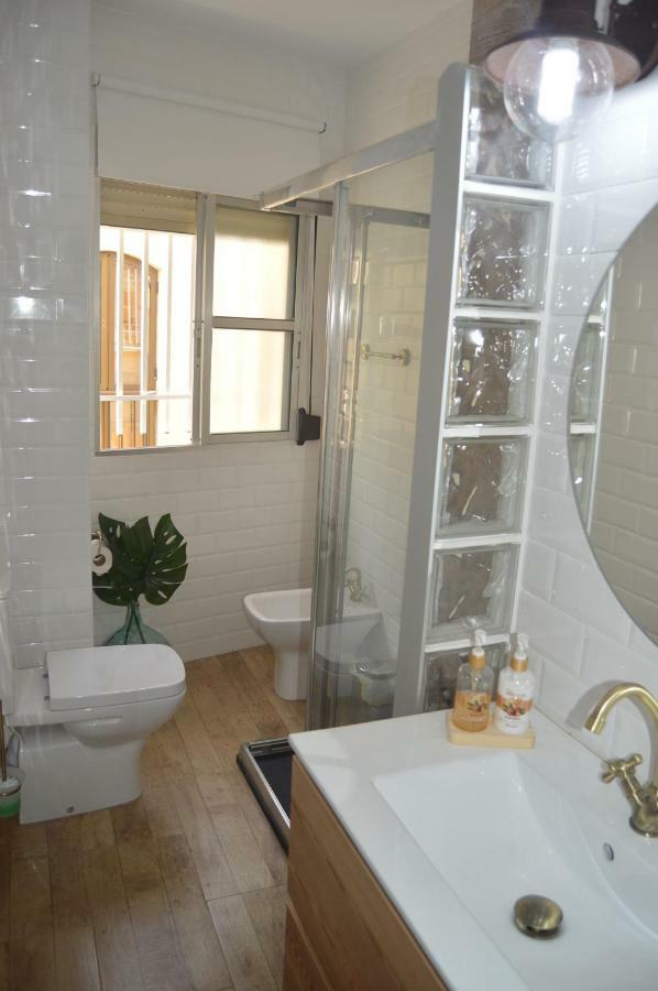 Romantic Apartment With Free Parking Sevilla Exterior foto